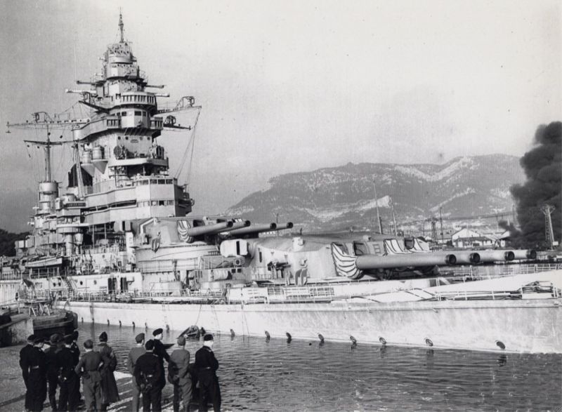 Затопленный линкор «Strasbourg». 28 ноября 1942 г.