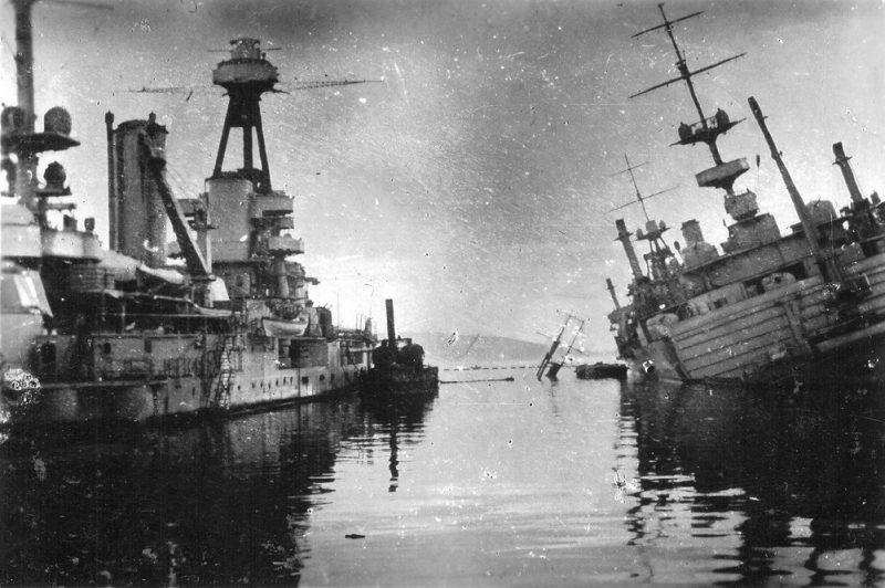 Затопленные корабли в Тулоне. 27 ноября 1942 г.