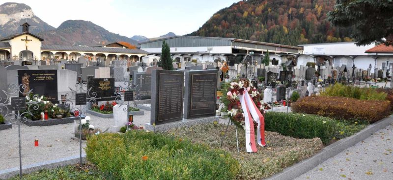 Вергль. Могилы советских граждан на интернациональном воинском участке кладбища.