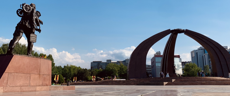 г. Бишкек. Площадь Победы, открытая к 40-й годовщине победы во Второй мировой войне.