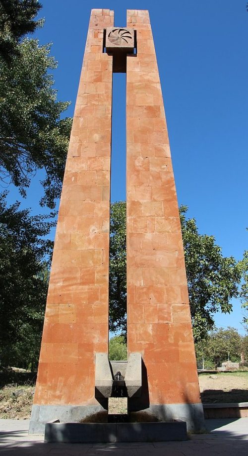 с. Бюракан. Памятник советским воинам.