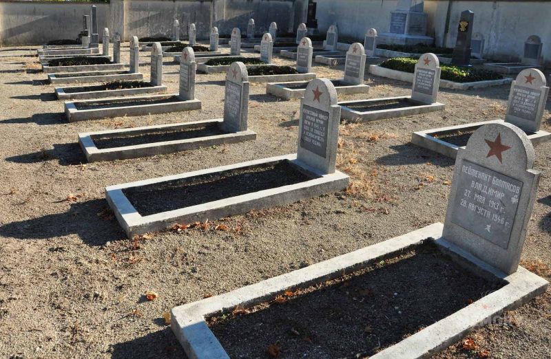 Индивидуальные могилы.