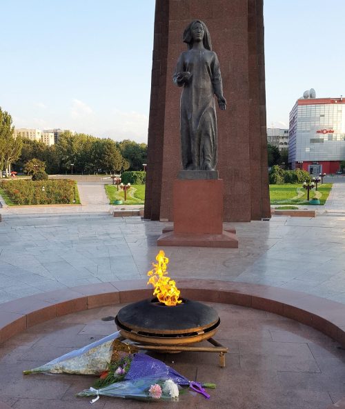 г. Бишкек. Площадь Победы, открытая к 40-й годовщине победы во Второй мировой войне.