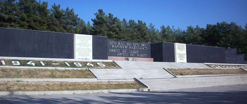Огонь Вечной славы павшим воинам в парке Победы.