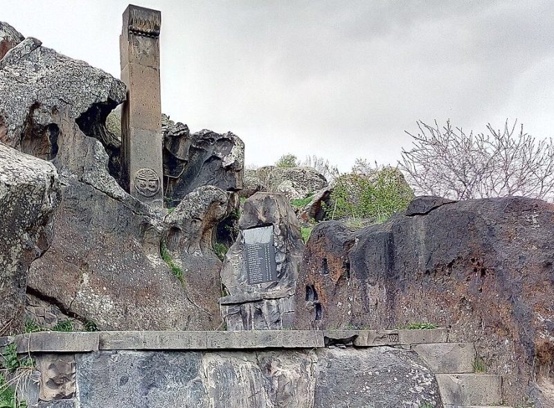 с. Еринджатап. Памятный знак в честь погибших односельчан.