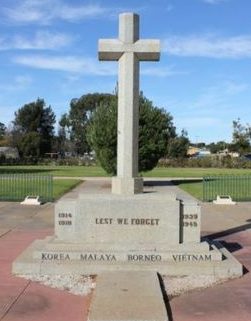 г. Локстон. Военный мемориал. 