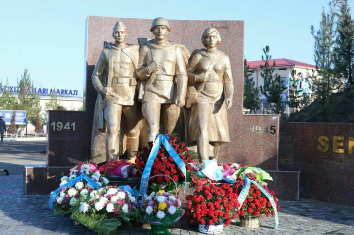 п. Йик-ота Юкоричирчикского района Ташкентской области. Памятник погибшим землякам.