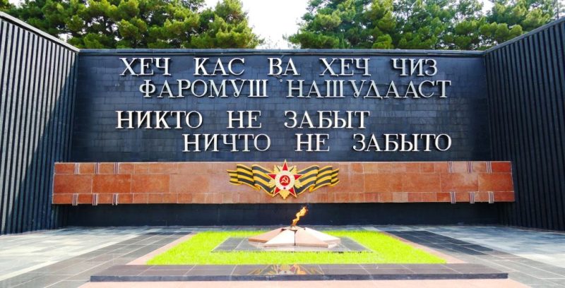 Огонь Вечной славы павшим воинам в парке Победы.