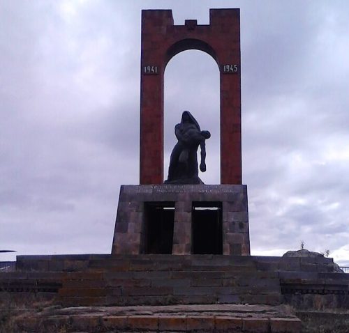 с. Заринджа. Памятник погибшим в годы войны.