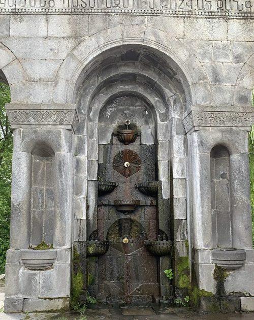 г. Горис. Памятник погибшим землякам.