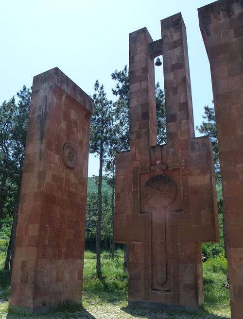 с. Катнахпюр. Памятник погибшим землякам в годы войны.