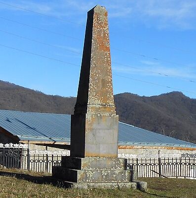 с. Верин Хотанан. Обелиск погибшим землякам.