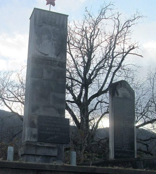 с. Дзорастан. Памятник погибшим землякам.