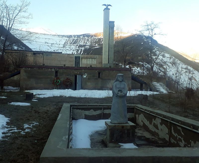 с. Каджаран. Мемориал погибшим землякам.