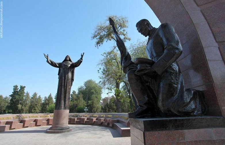 г. Ашхабад. Памятник Вечного огня в честь победы во Второй мировой войне.
