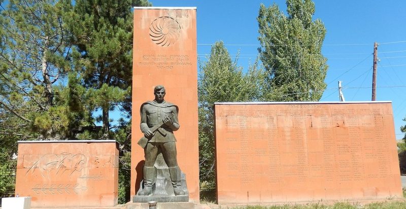 с. Мастара. Памятник советским воинам, погибшим в годы войны.