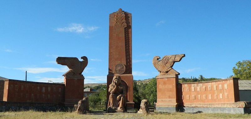 с. Неркин Базмаберд. Мемориал погибшим землякам.