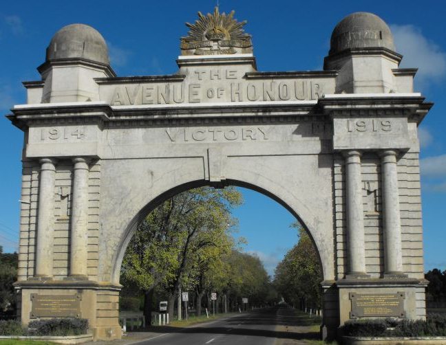 г. Балларат. Арка Победы и Аллея Почета.