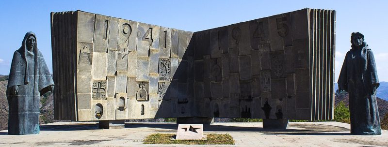 г. Капан. Памятники погибшим землякам.