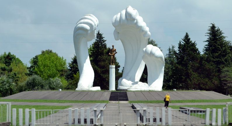 г. Поти. Памятник героям-морякам.