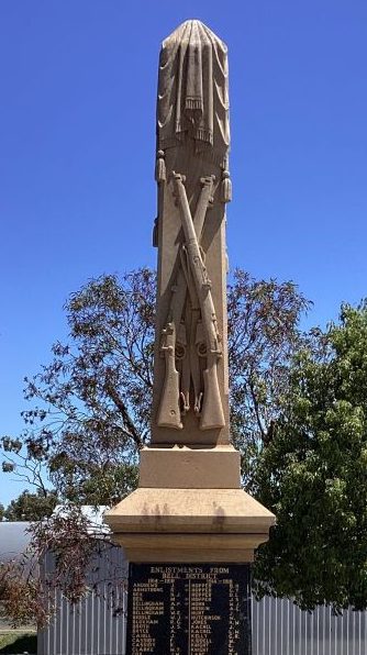 г. Белла. Военный мемориал.