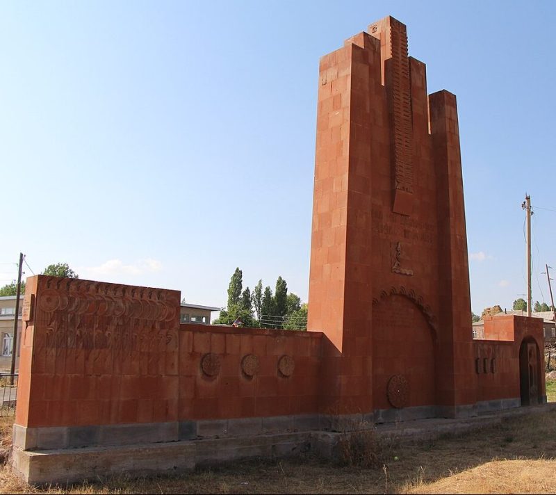 с. Шхаршик. Памятник погибшим землякам.