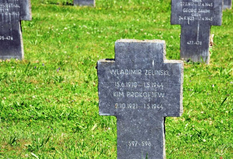 Санкт-Файт-Ан-Дер Глан. Могилы на сборном воинском захоронении общинного кладбища.