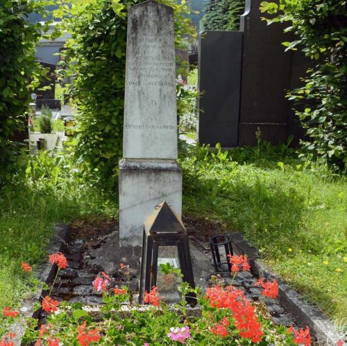 Айзенерц. Братская могила советских воинов и военнопленных на общинном кладбище.