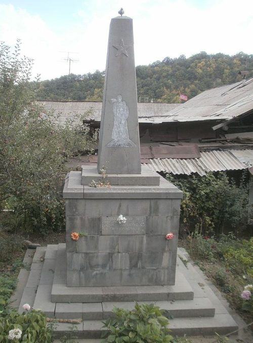 с. Личк. Памятник погибшим односельчанам.