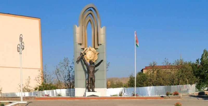 г. Исфара. Мемориал, посвященный памяти погибших воинов в годы войны.