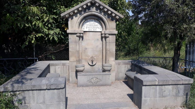 с. Айгезард. Памятники погибшим землякам.