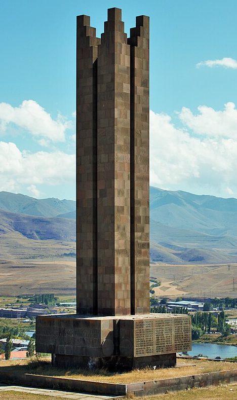 г. Сисиан. Памятники погибшим советским воинам.