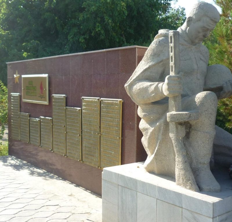г. Туркменабат. Мемориал воинам, павшим в боях.
