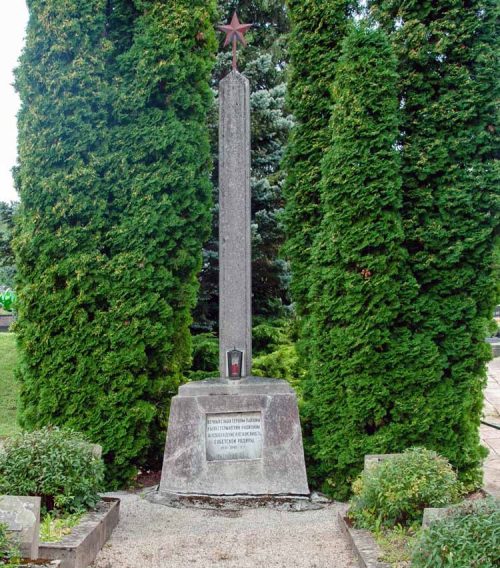 Алланд. Братские могилы на общинном кладбище.