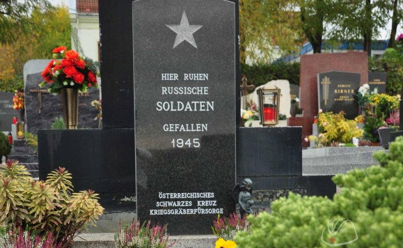 Нойзидль-Ам-Зее. Братская могила на общинном кладбище.