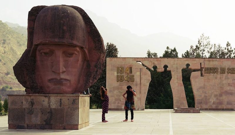 г. Нурек. Мемориальный комплекс славы павшим воинам.