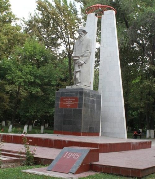 г. Кант. Памятник «Солдатенок» в парке Победы.