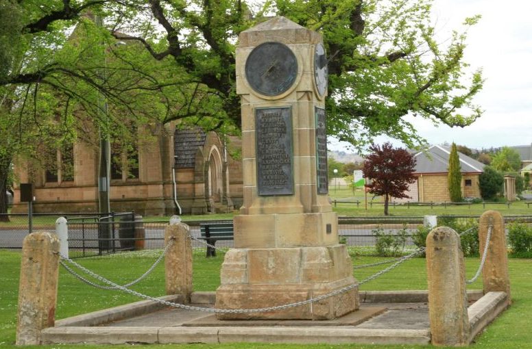 г. Ботвелла. Военный мемориал.