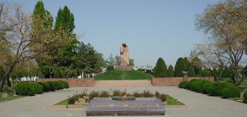 Памятник «Скорбящая мать».