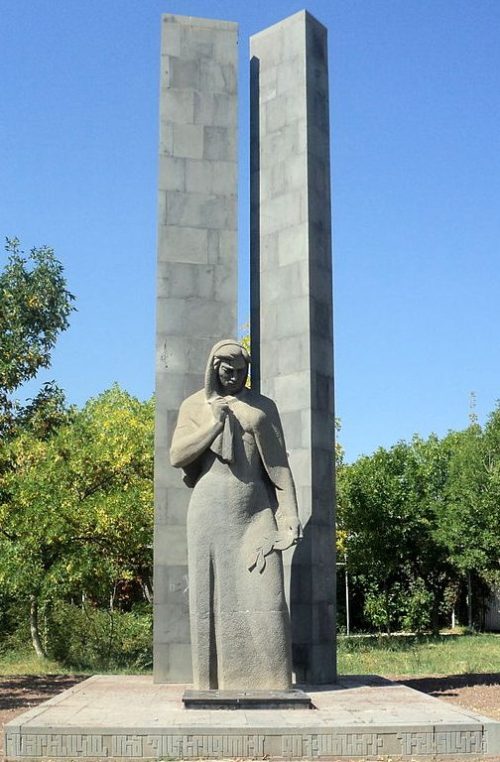 г. Арташат. Памятники погибшим землякам.