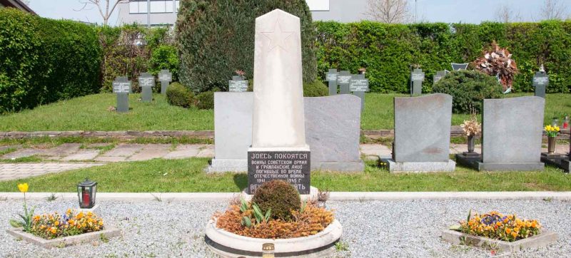 Ляйбнитц. Братская могила на городском кладбище.