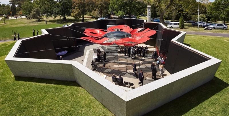 Студенческий дворик мемориала.