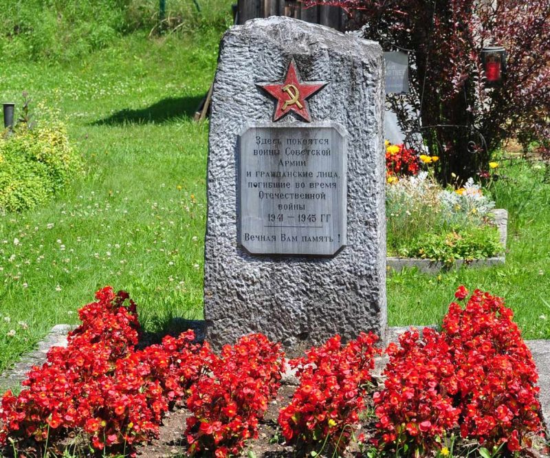 Мурау. Братская могила на общинном кладбище.