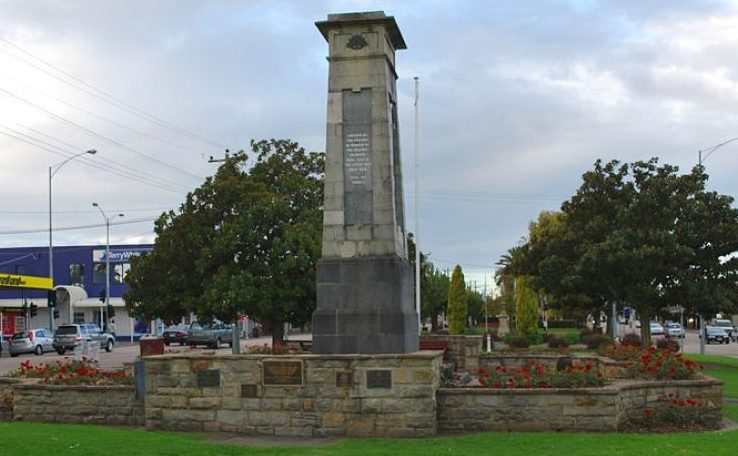 г. Бэрнсдейл. Военный мемориал.