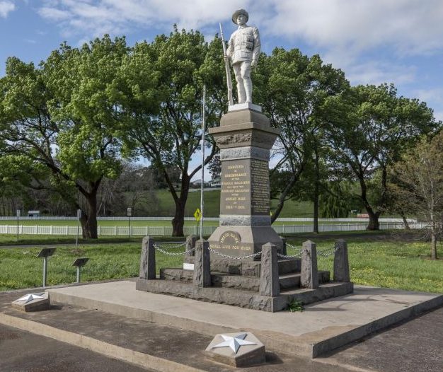 г. Бядука. Военный мемориал.