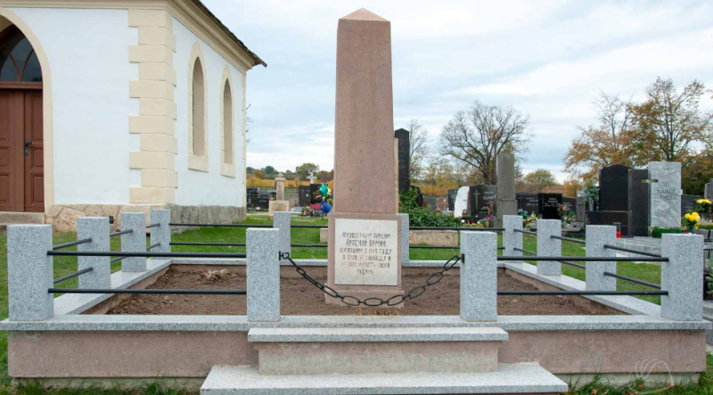 Руст-Ам-Нойзидлерзее. Братская могила на общинном кладбище.