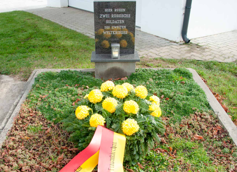 Фрауенкирхен. Братская могила на общинном кладбище.