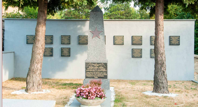 Хорнштайн. Братская могила на общинном кладбище.