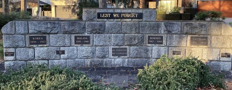 г. Моргнинтон. Мемориальная стена. 