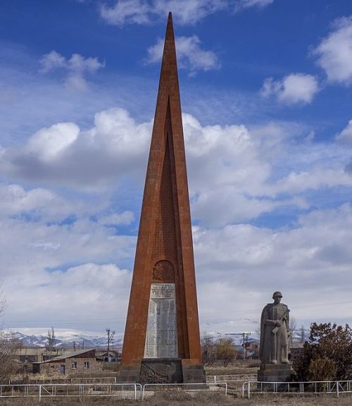 с. Аревик. Памятник советским воинам, погибшим в годы войны.